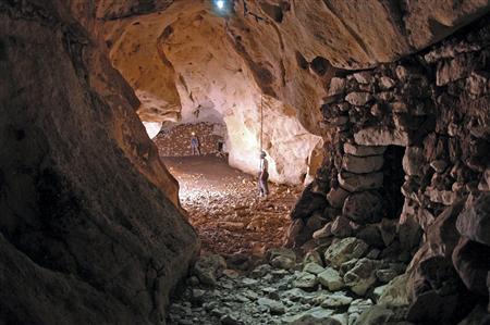 mayan-cave
